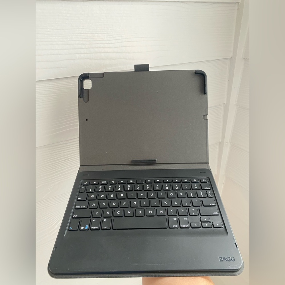 ZAGG 10.2 keyboard for IPAD